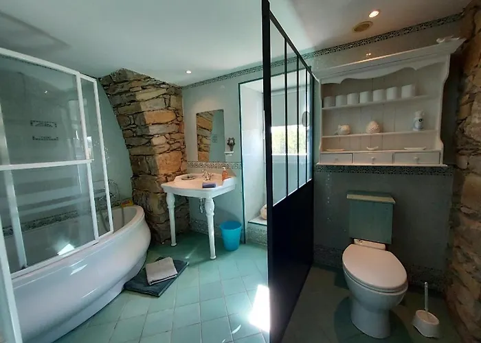 ゲストハウス D'hotes Les Louves 3*