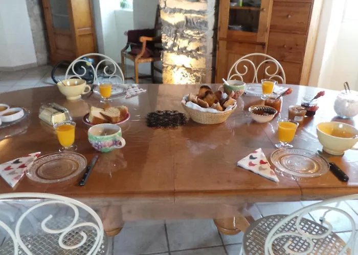 ゲストハウス D'hotes Les Louves